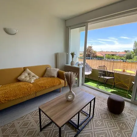 Bright T2 With Parking And Balcony Apartment